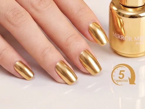 Glänzender Nagellack mit Metallic-Textur und Spiegeleffekt